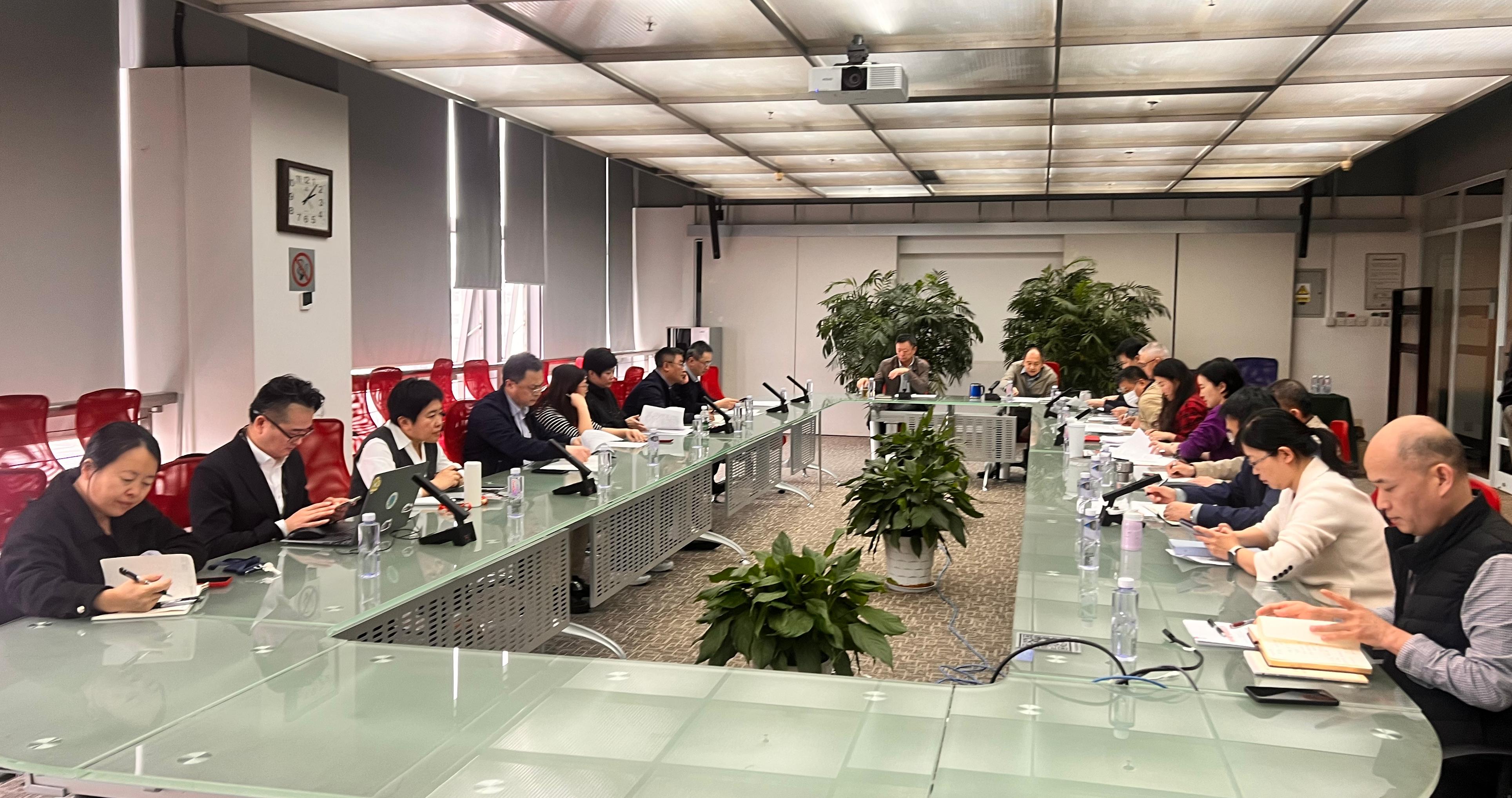 华风集团召开2025年经营工作部署会