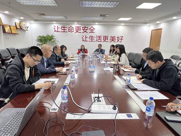 华风集团与公共服务中心举行人工智能专题座谈交流会