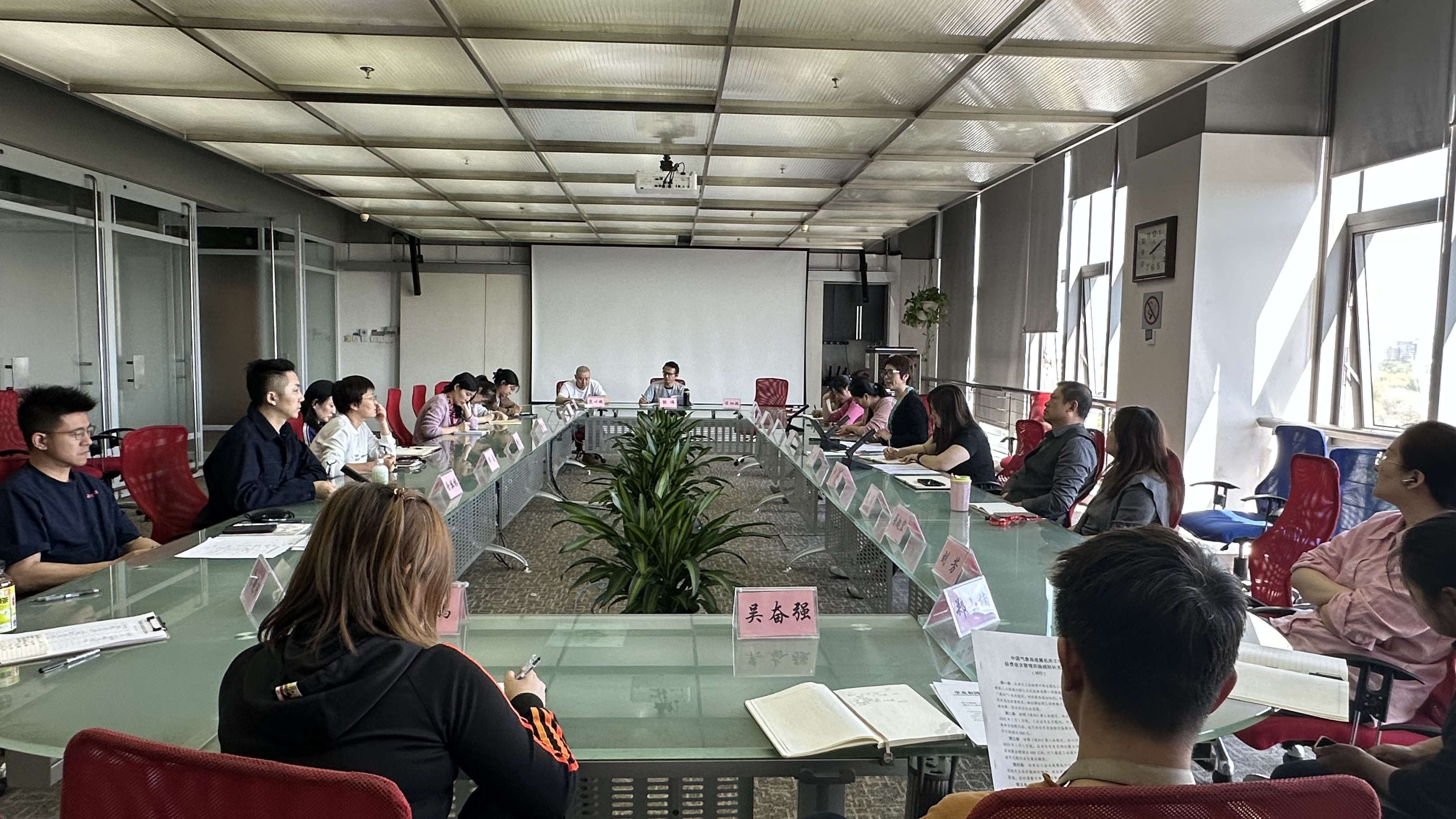 华风集团工会第三届两委委员扩大会2025年第二次会议召开