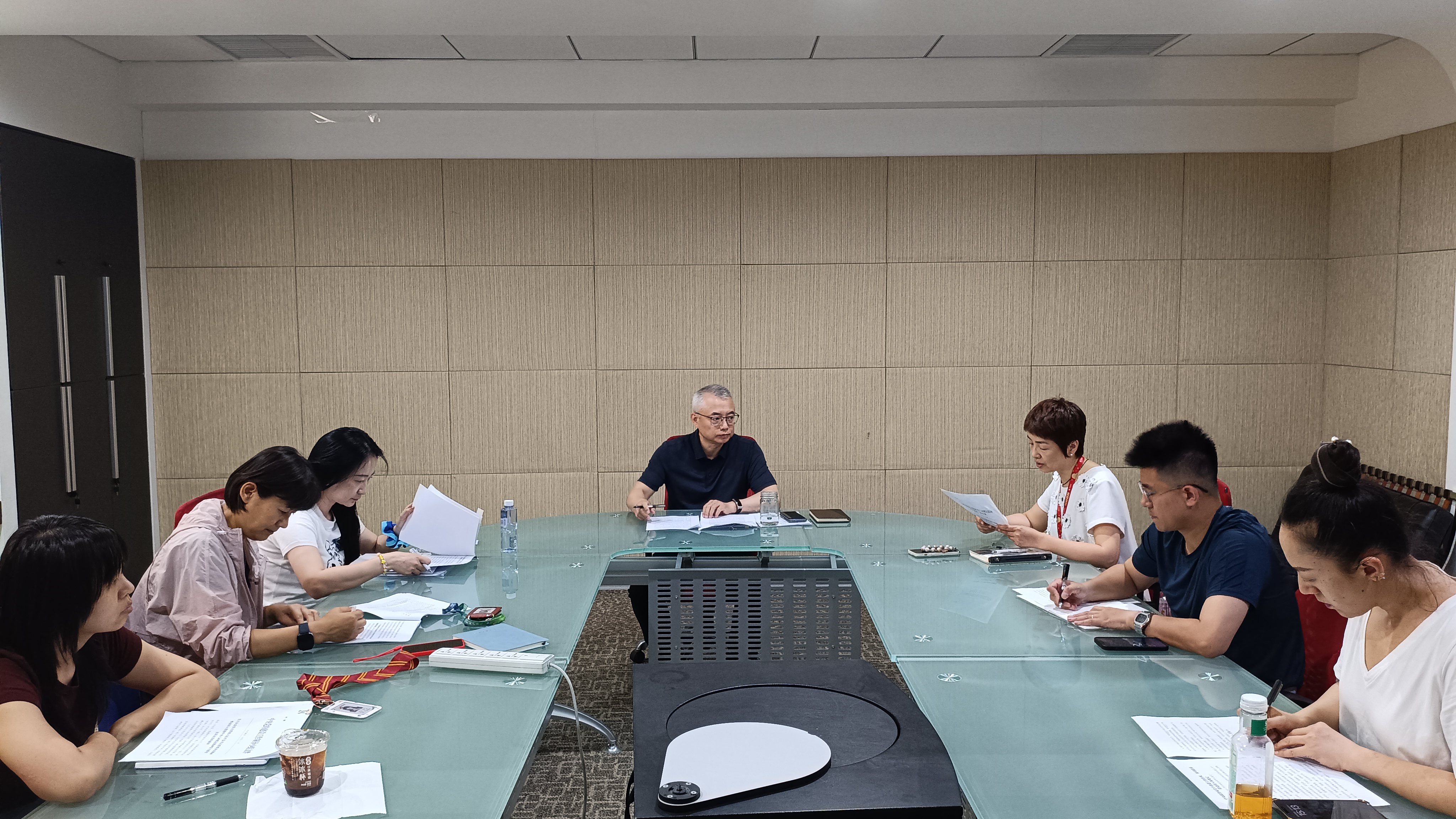党群工作部召开集体学习中央八项规定精神专题会议