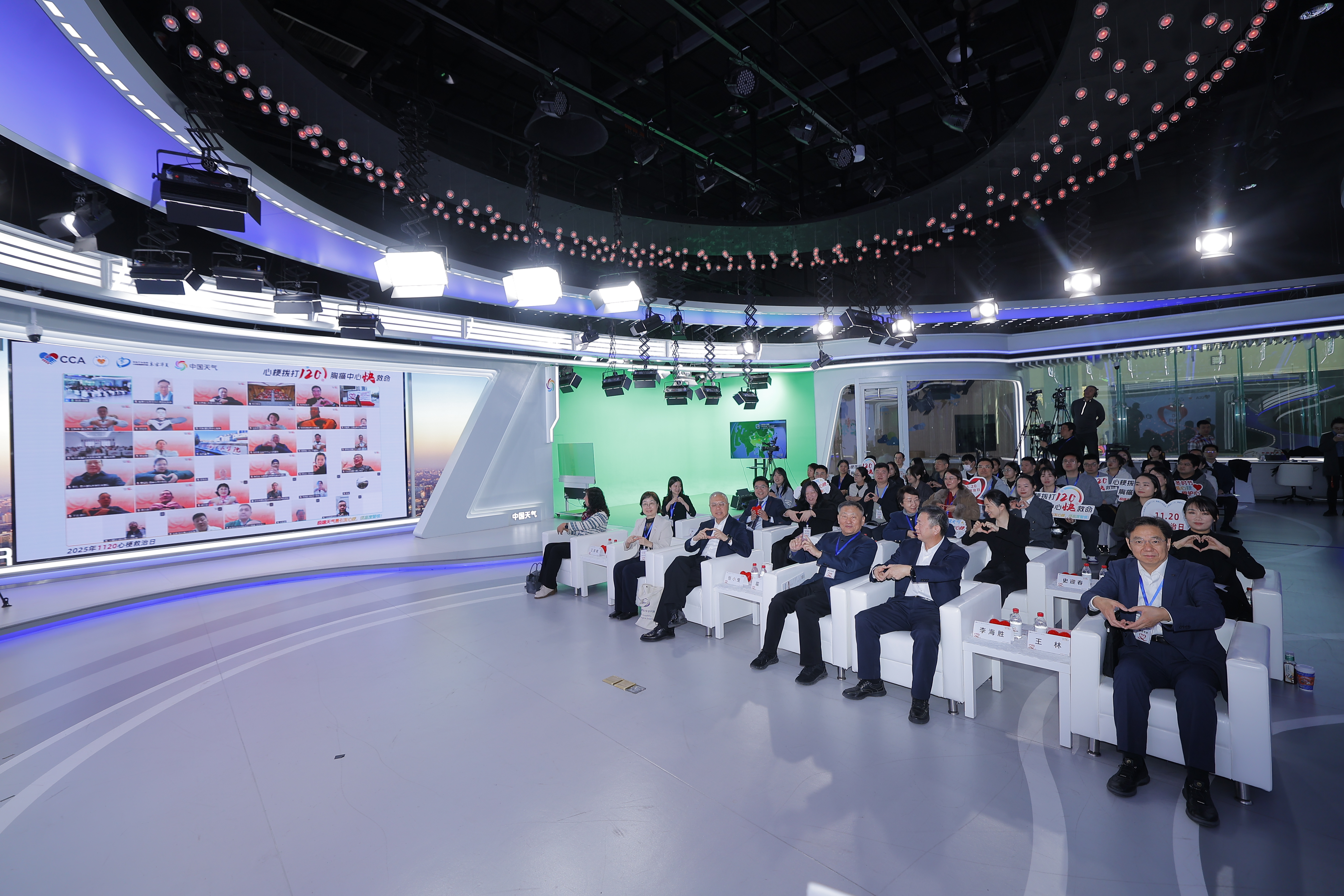华风集团、胸痛中心联合举办2025年“1120心梗救治日”主题活动跨学科共筑气候与心血管健康协同防线 华风集团、胸痛中心联合举办2025年“1120心梗救治日”主题活动跨学科共筑气候与心血管健康协同防线