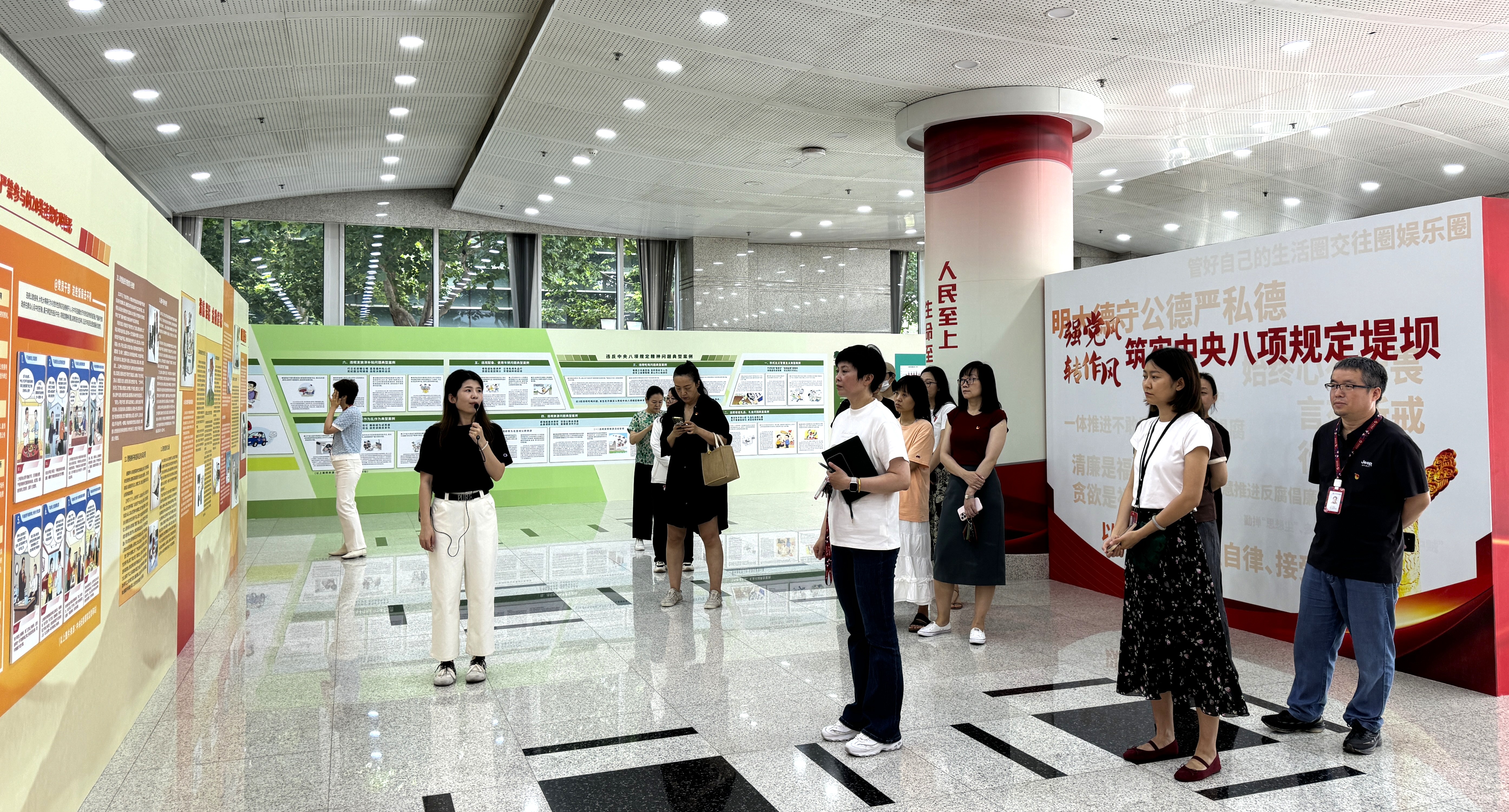 提升党性强化作风建设 筑牢转型发展政治保障—行政管理党支部开展“七一”主题党日活动