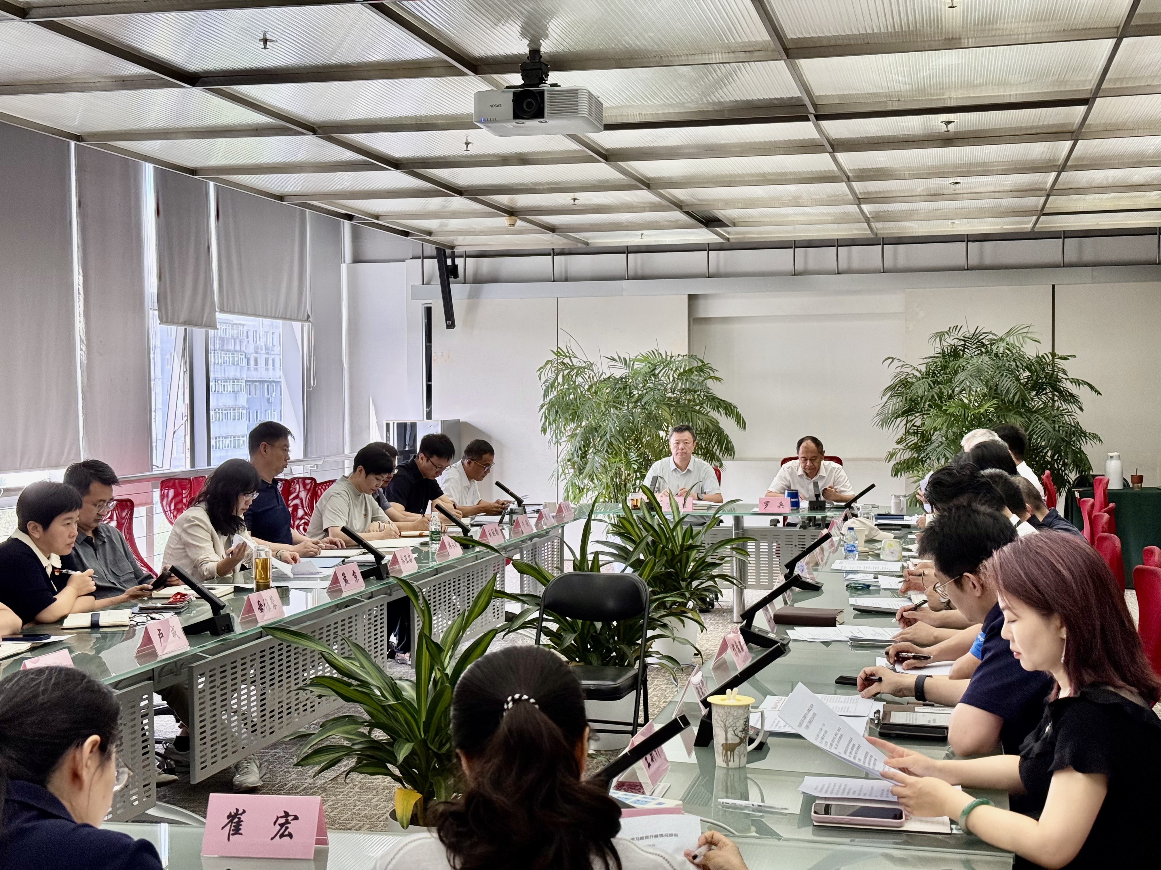 华风集团党委召开深入贯彻中央八项规定精神学习教育工作推进会