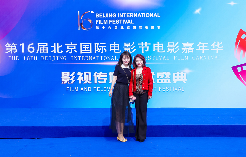 中国天气主持人在金牌主播影视传媒艺术盛典获多项殊荣